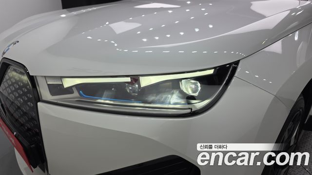 BMW iX 2022 — photo 8