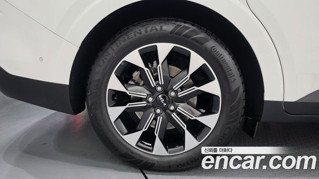 Kia Canival 2023 — photo 5