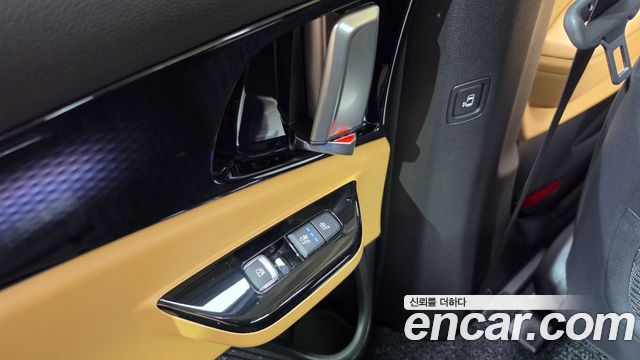 Kia Canival 2023 — photo 17