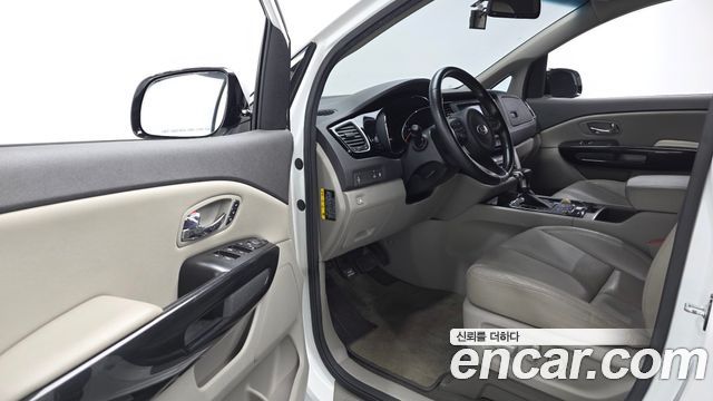 Kia Canival 2018 — photo 10