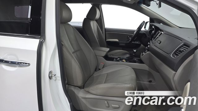 Kia Canival 2018 — photo 11