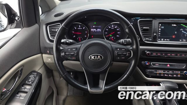 Kia Canival 2018 — photo 13