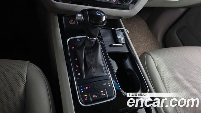 Kia Canival 2015 — photo 9