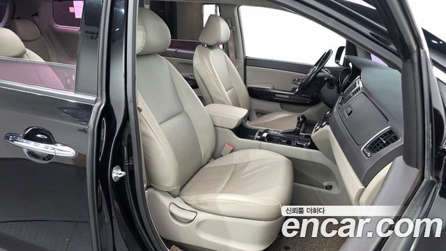 Kia Canival 2015 — photo 11
