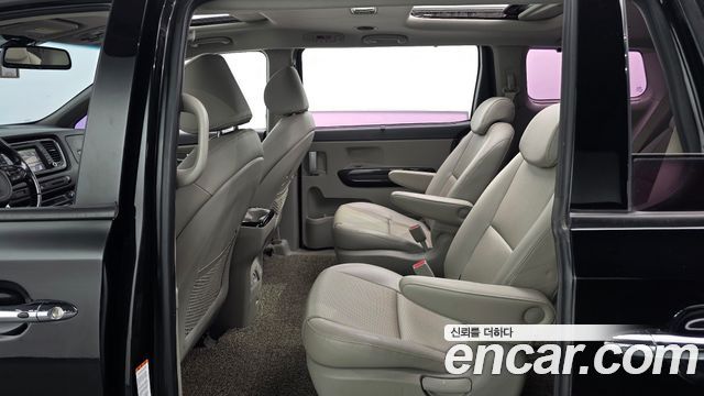 Kia Canival 2015 — photo 12