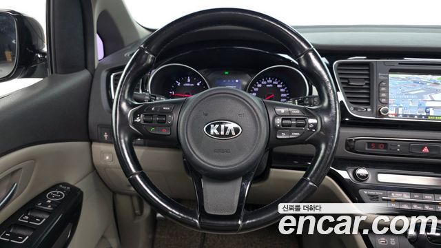 Kia Canival 2015 — photo 13