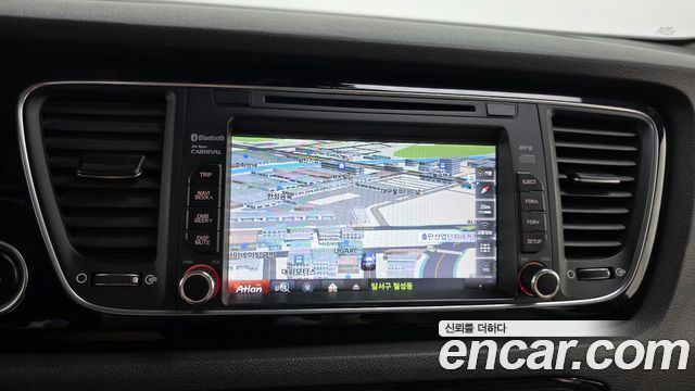Kia Canival 2015 — photo 14