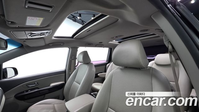 Kia Canival 2015 — photo 17