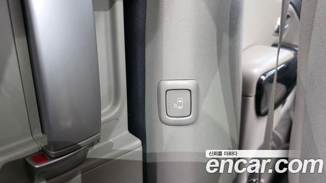 Kia Canival 2015 — photo 18