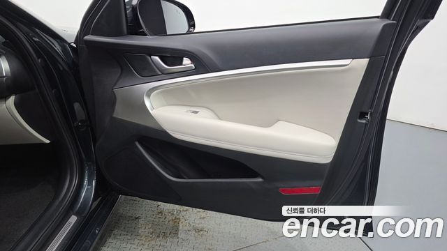 Genesis G70 2023 — photo 14