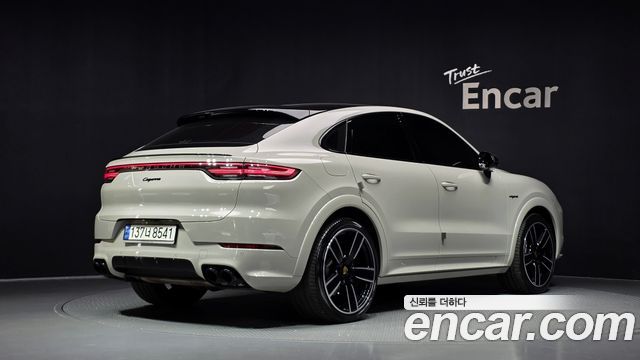 Porsche Cayenne 2022 — photo 2