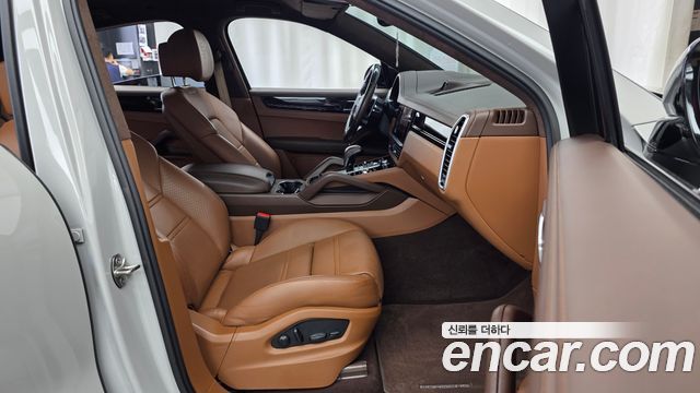 Porsche Cayenne 2022 — photo 17