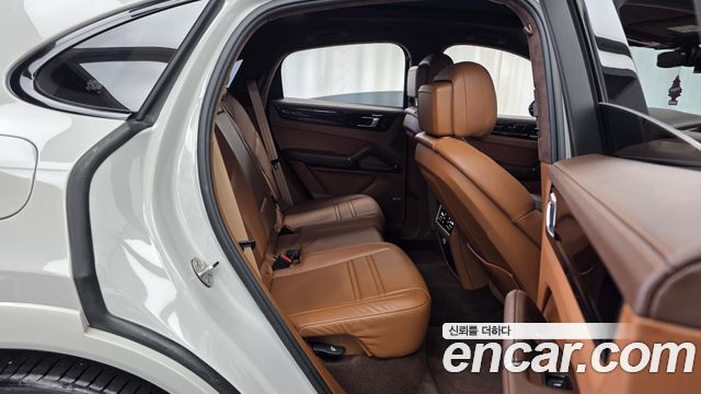 Porsche Cayenne 2022 — photo 18