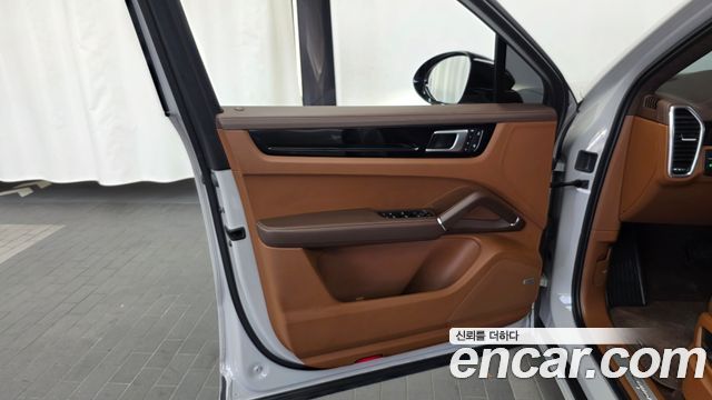 Porsche Cayenne 2022 — photo 14