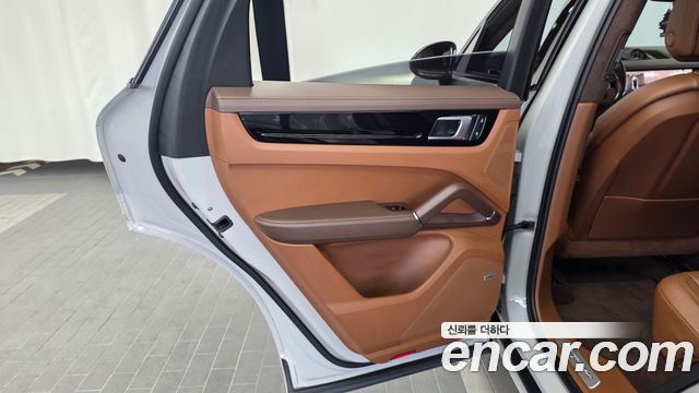 Porsche Cayenne 2022 — photo 15