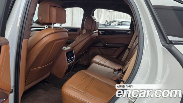 Porsche Cayenne 2022 — photo 16