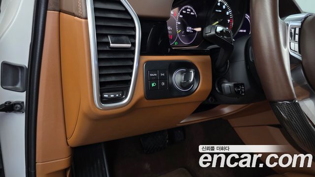 Porsche Cayenne 2022 — photo 27