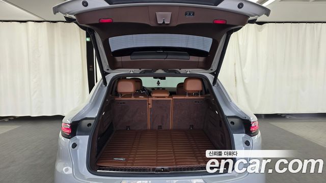 Porsche Cayenne 2022 — photo 34