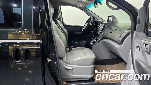 Hyundai Starex 2019 — photo 17