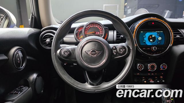 Mini Cooper 2019 — photo 18