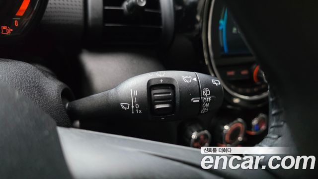 Mini Cooper 2019 — photo 24