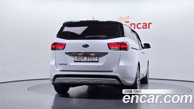 Kia Canival 2015 — photo 4