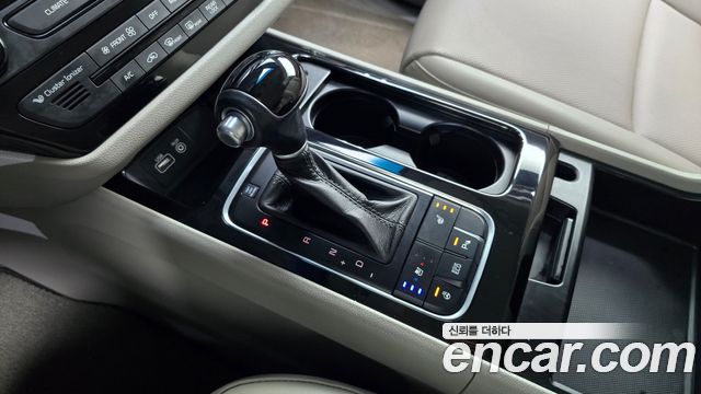 Kia Canival 2015 — photo 12