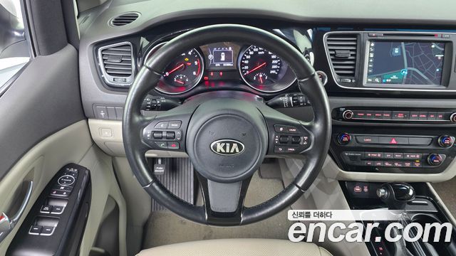 Kia Canival 2015 — photo 19