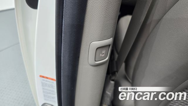 Kia Canival 2015 — photo 23