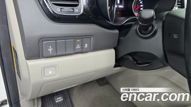 Kia Canival 2015 — photo 25