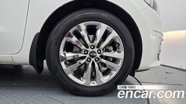 Kia Canival 2015 — photo 7