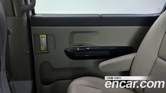 Kia Canival 2015 — photo 15