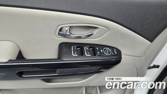 Kia Canival 2015 — photo 30