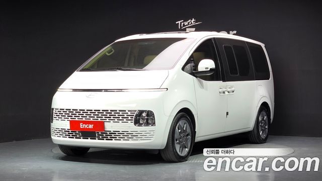 Hyundai Staria 2025 — photo 1
