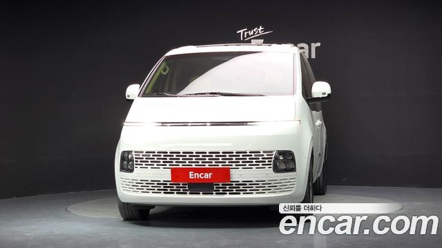 Hyundai Staria 2025 — photo 3