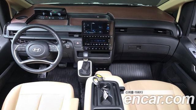 Hyundai Staria 2025 — photo 10