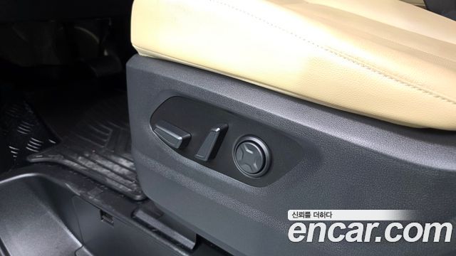 Hyundai Staria 2025 — photo 23