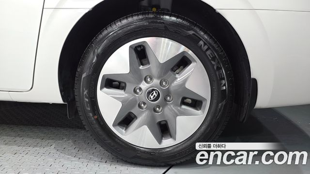Hyundai Staria 2025 — photo 7