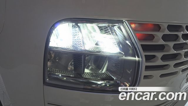Hyundai Staria 2025 — photo 8