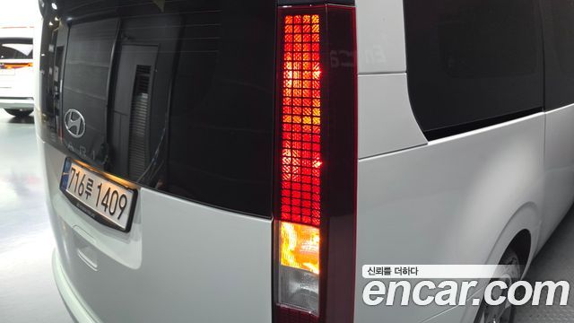 Hyundai Staria 2025 — photo 9
