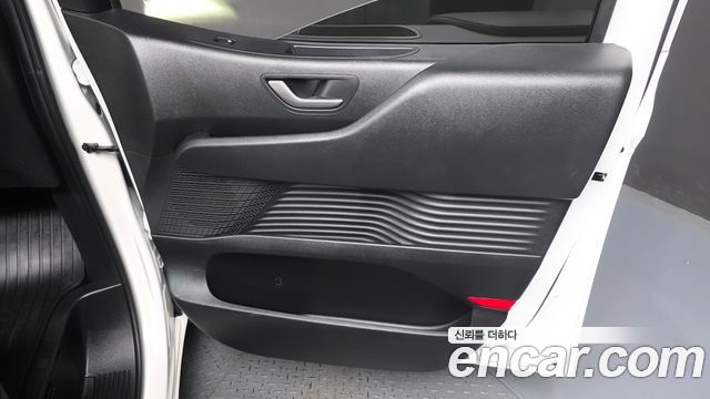 Hyundai Staria 2025 — photo 14