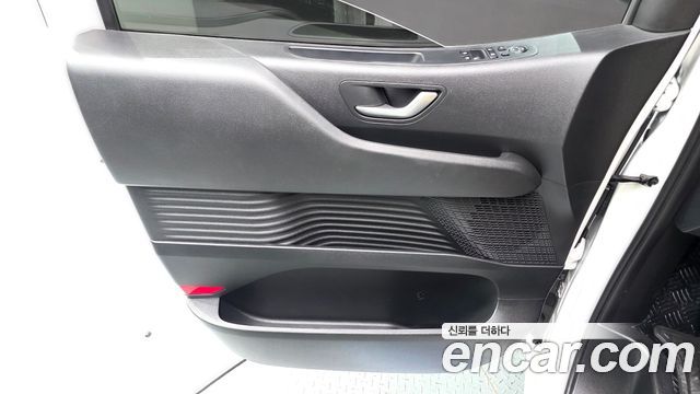 Hyundai Staria 2025 — photo 15
