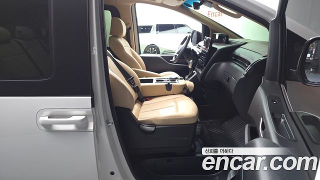 Hyundai Staria 2025 — photo 16