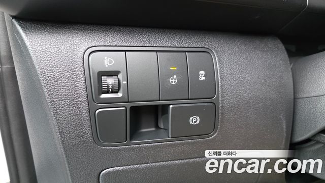Hyundai Staria 2025 — photo 29