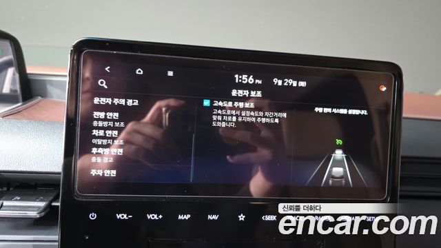 Hyundai Staria 2025 — photo 31