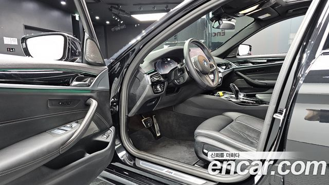 BMW 5-Series 2023 — photo 13