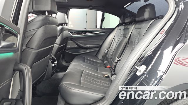 BMW 5-Series 2023 — photo 18
