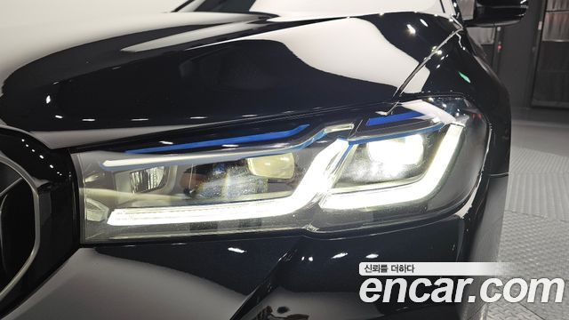 BMW 5-Series 2023 — photo 8