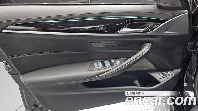 BMW 5-Series 2023 — photo 14