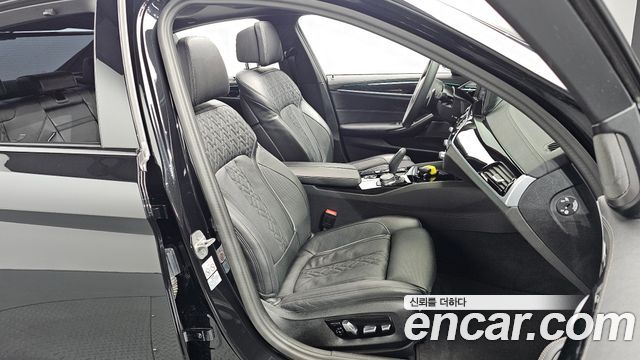BMW 5-Series 2023 — photo 16